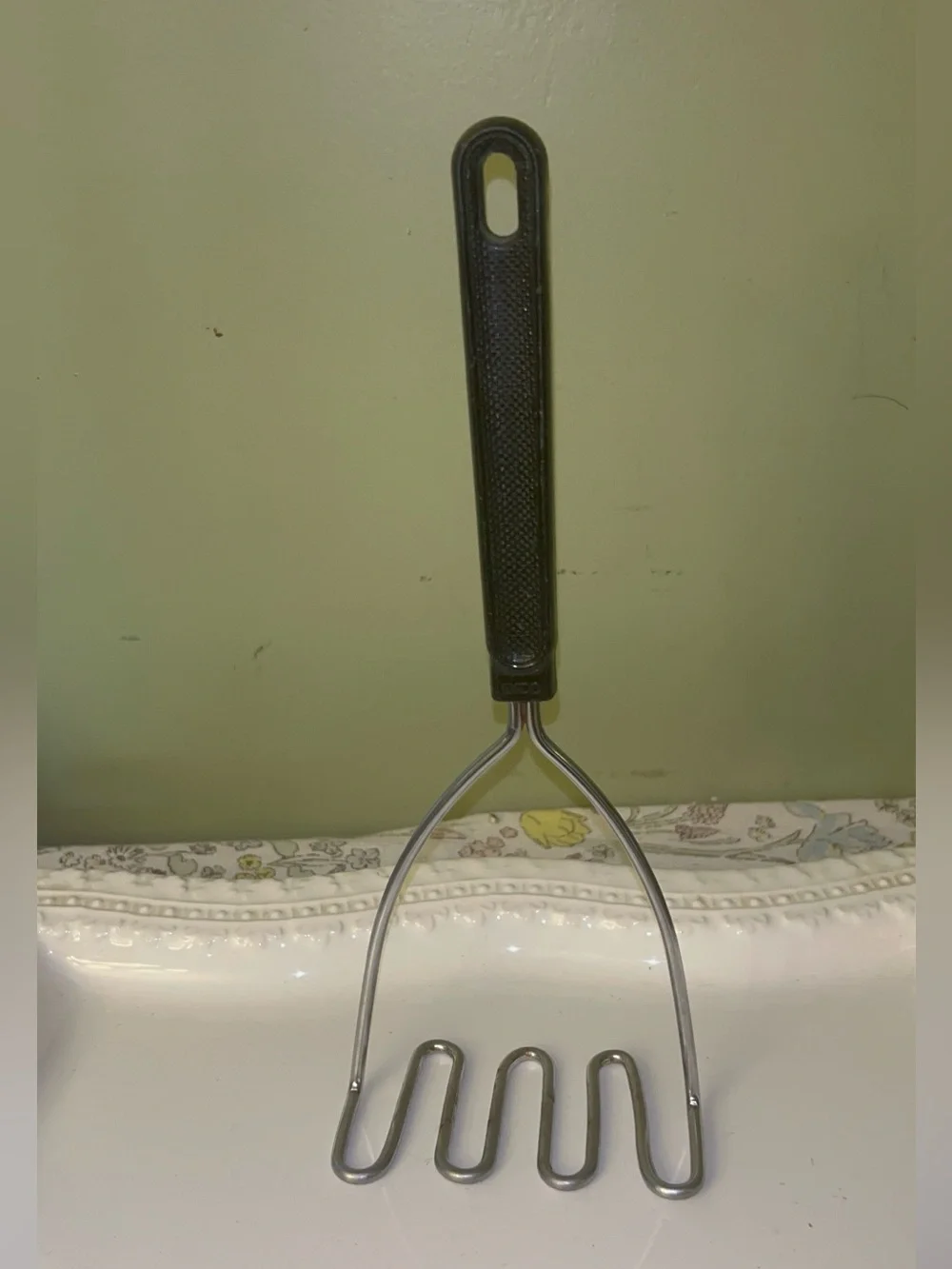 EKCO vintage wire-coil potato masher Black Handle